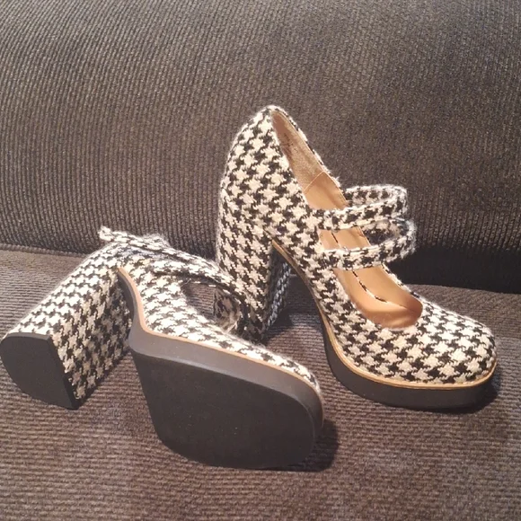 Steve Madden Black & White Houndstooth Double Strap Chunky Block Platform Heels - Picture 5 of 11